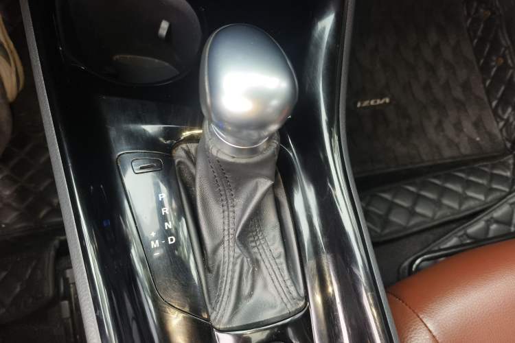 Used Toyota IZOA 2020 2.0L Yichi Version Gear Lever