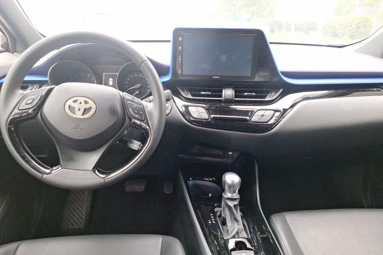 Used Toyota IZOA 2020 2.0L Yichi Version Interior 3