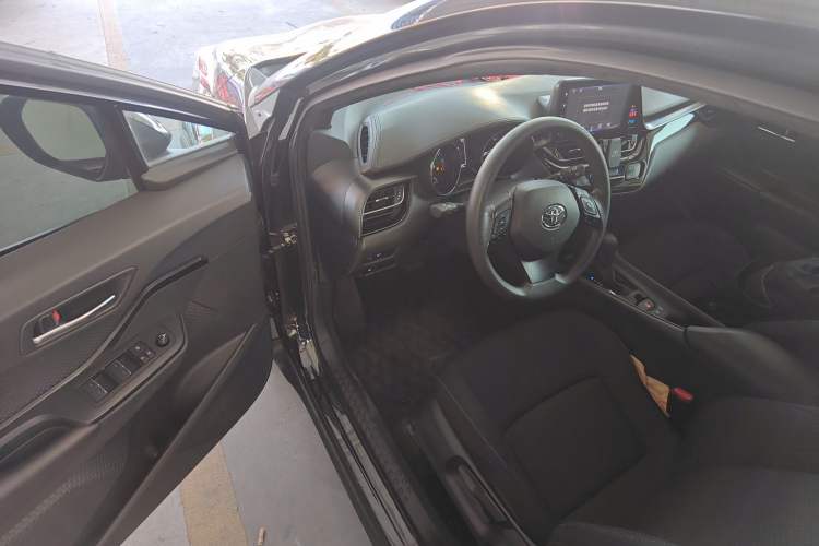 Used Toyota IZOA 2020 2.0L Yidong Edition Interior 3