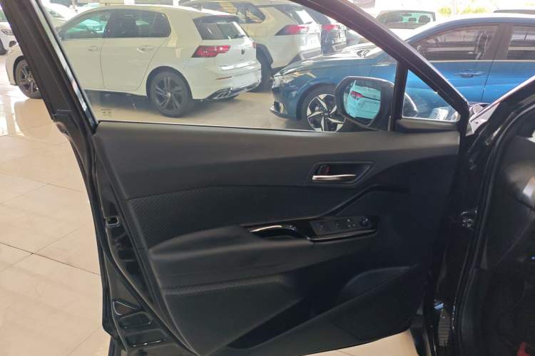 Used Toyota IZOA 2020 2.0L Yichi Version Left Front Door Interior