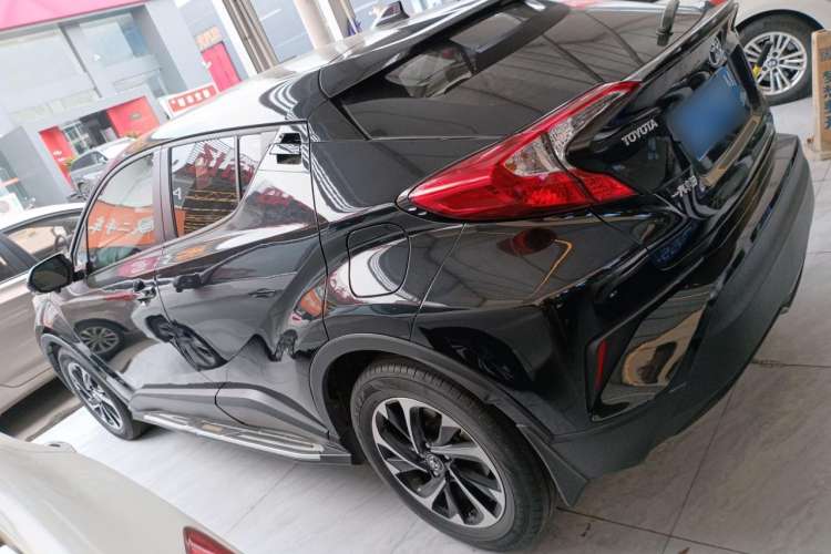 Used Toyota IZOA 2020 2.0L Enjoy Edition Left Side