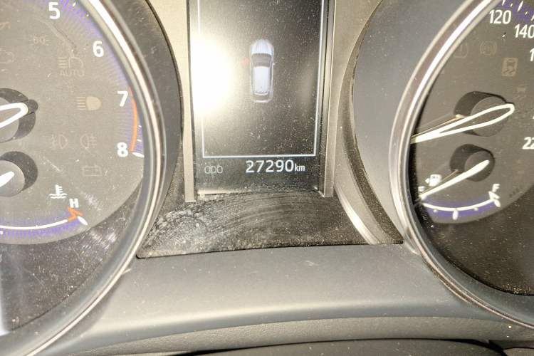 Used Toyota IZOA 2020 2.0L Yichi Version Odometer Close Up