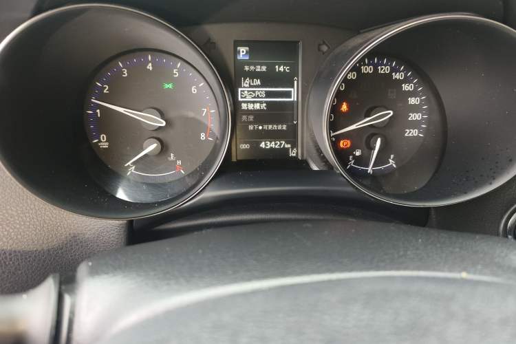 Used Toyota IZOA 2020 2.0L Yichi Version Odometer Close Up