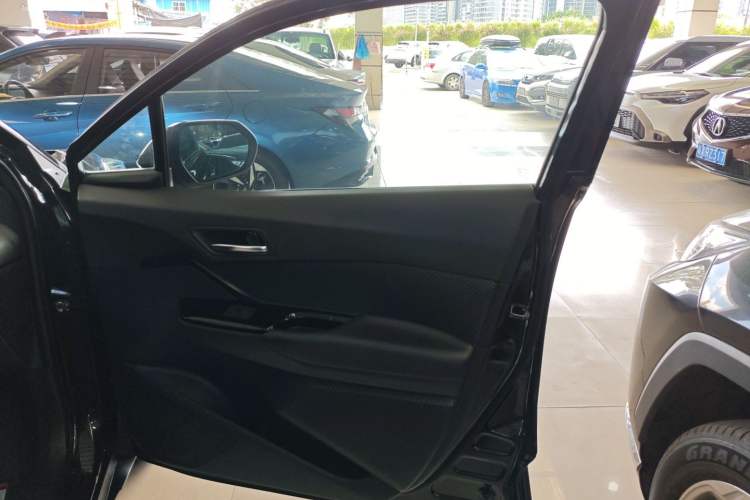 Used Toyota IZOA 2020 2.0L Yichi Version Right Front Door Interior