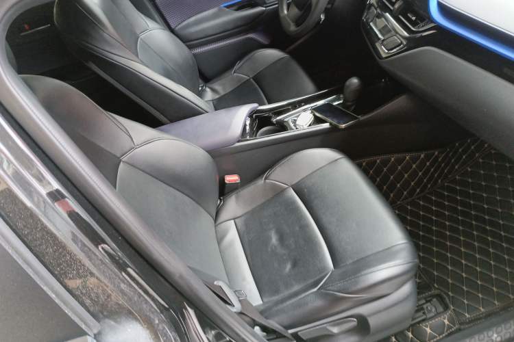 Used Toyota IZOA 2020 2.0L Enjoy Edition Right Front Seat