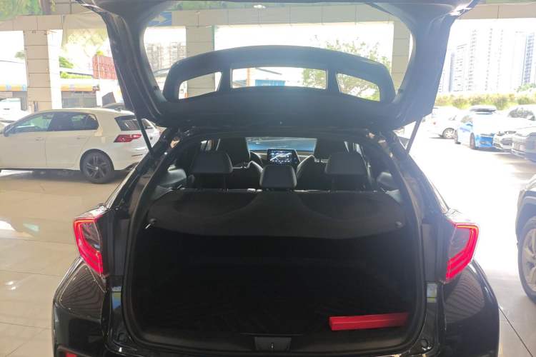 Used Toyota IZOA 2020 2.0L Yichi Version Trunk