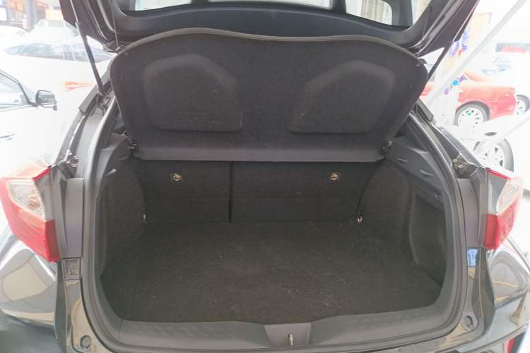 Used Toyota IZOA 2020 2.0L Enjoy Edition Trunk