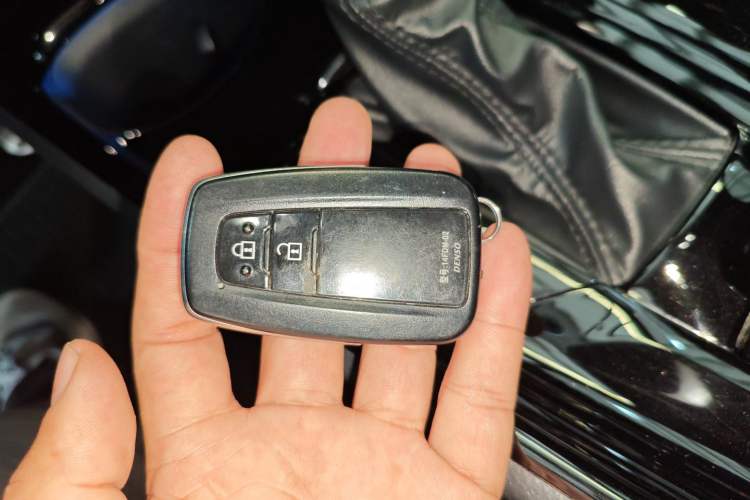 Used Toyota IZOA 2020 2.0L Yichi Version Vehicle Key