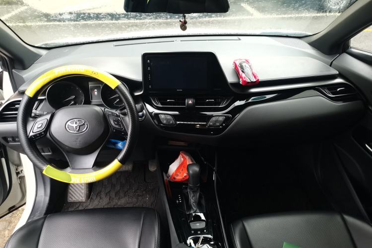 Used Toyota IZOA 2020 2.0L Yi Xiang CARE Center Console