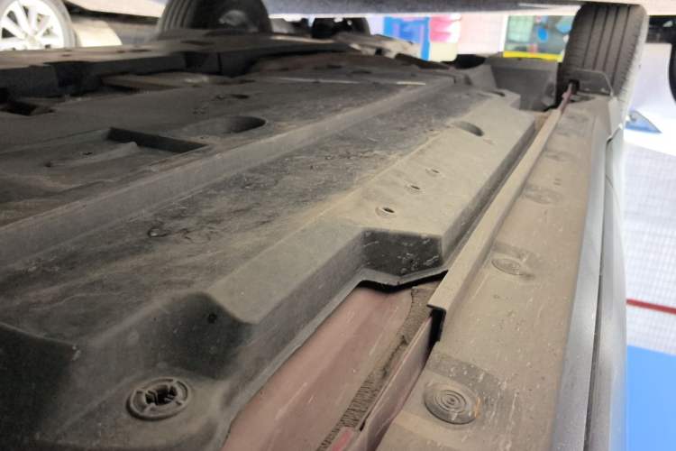 Used Toyota IZOA 2020 2.0L Yichi Version Chassis Front Right