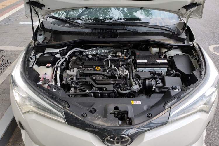 Used Toyota IZOA 2020 2.0L Yichi Version Engine Bay