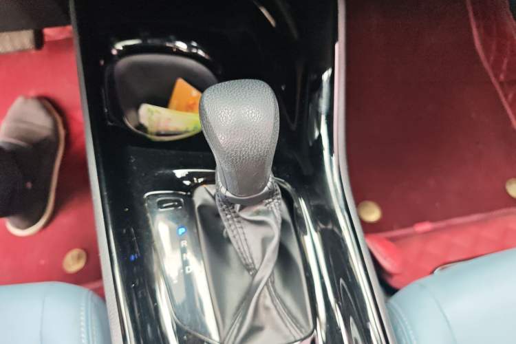 Used Toyota IZOA 2020 2.0L Yi Xiang CARE Gear Lever