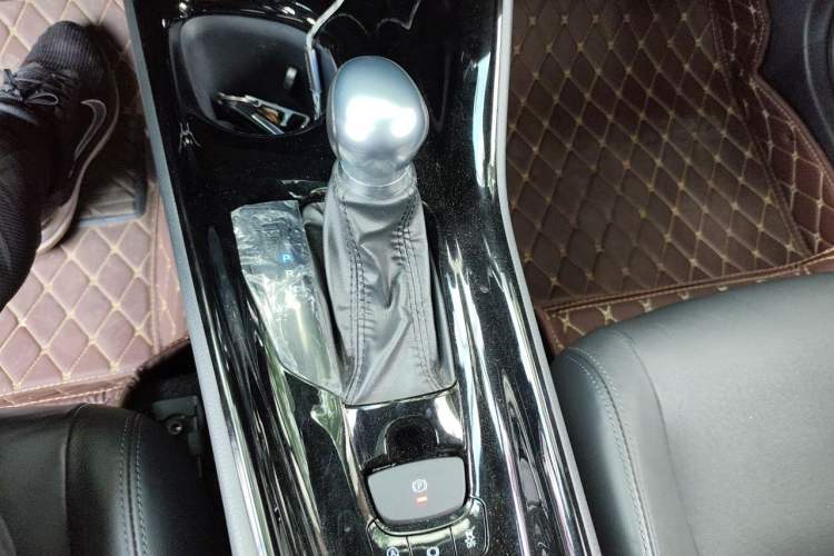 Used Toyota IZOA 2020 2.0L Yichi Version Gear Lever