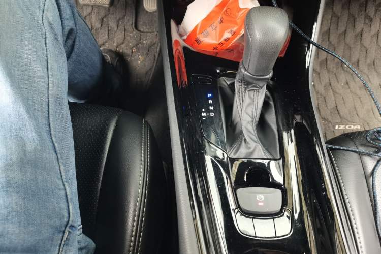 Used Toyota IZOA 2020 2.0L Yi Xiang CARE Gear Lever