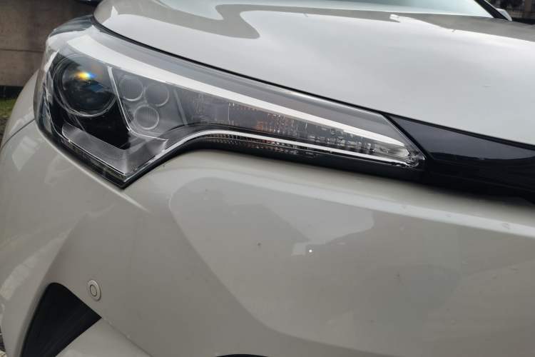 Used Toyota IZOA 2020 2.0L Yi Xiang CARE Right Front Headlight