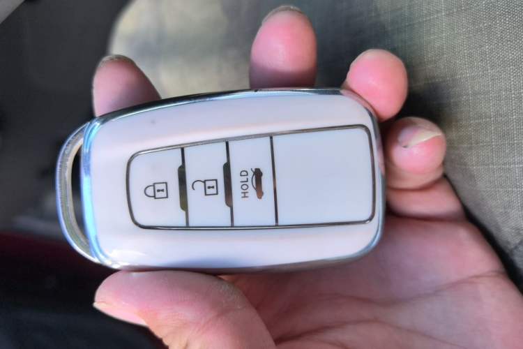 Used Toyota IZOA 2020 2.0L Yichi Version Vehicle Key