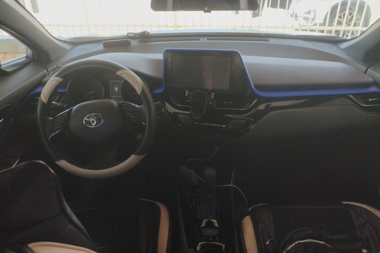 Used Toyota IZOA 2020 2.0L Enjoy Edition Center Console