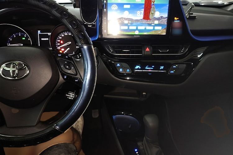 Used Toyota IZOA 2020 2.0L Enjoy Edition Center Console