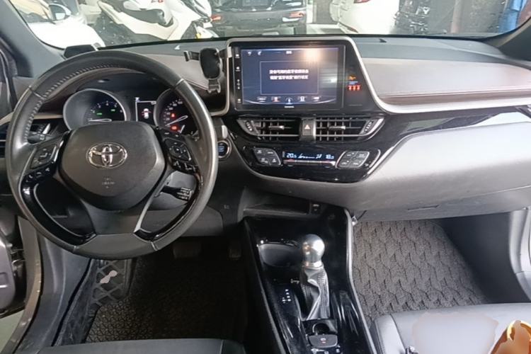Used Toyota IZOA 2020 2.0L Yixuan Version Center Console