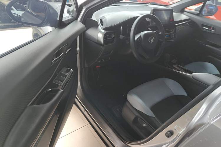 Used Toyota IZOA 2020 2.0L Yi Xiang CARE Driver Seat
