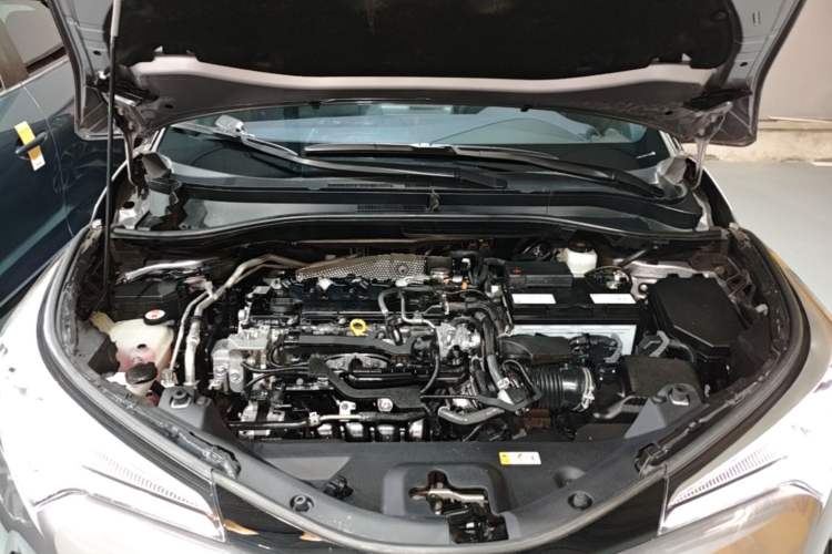 Used Toyota IZOA 2020 2.0L Yichi Version Engine Bay