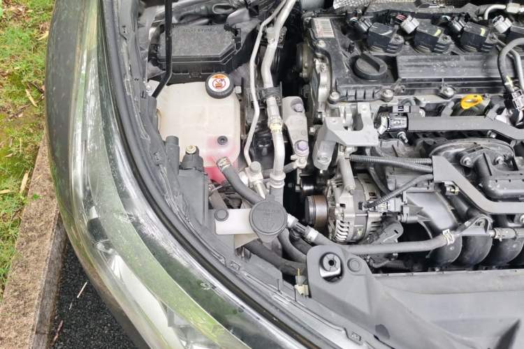 Used Toyota IZOA 2020 2.0L Yi Xiang CARE Engine Bay Right