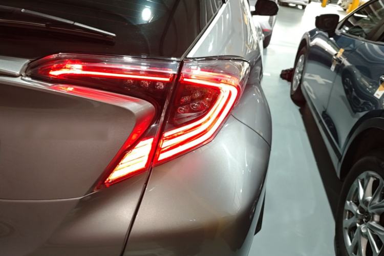 Used Toyota IZOA 2020 2.0L Yichi Version Exterior 3