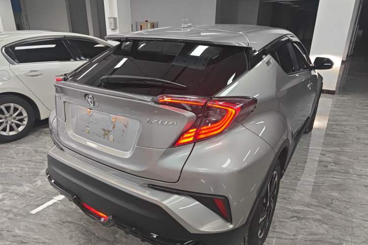 Used Toyota IZOA 2020 2.0L Yichi Version Exterior 5