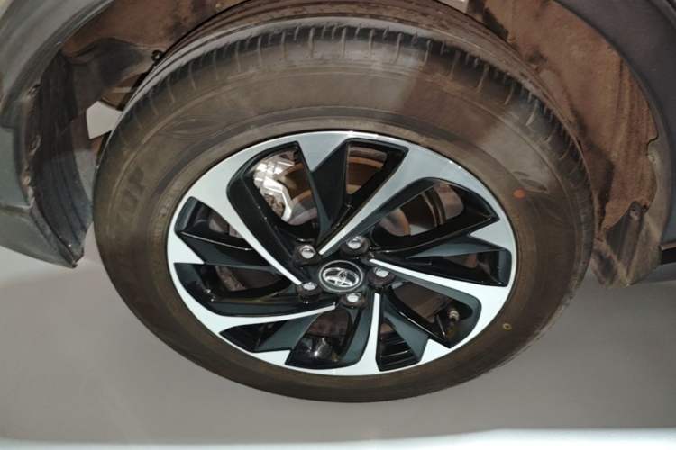 Used Toyota IZOA 2020 2.0L Yichi Version Exterior 5