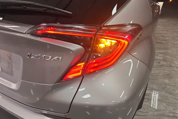 Used Toyota IZOA 2020 2.0L Yichi Version Exterior 6