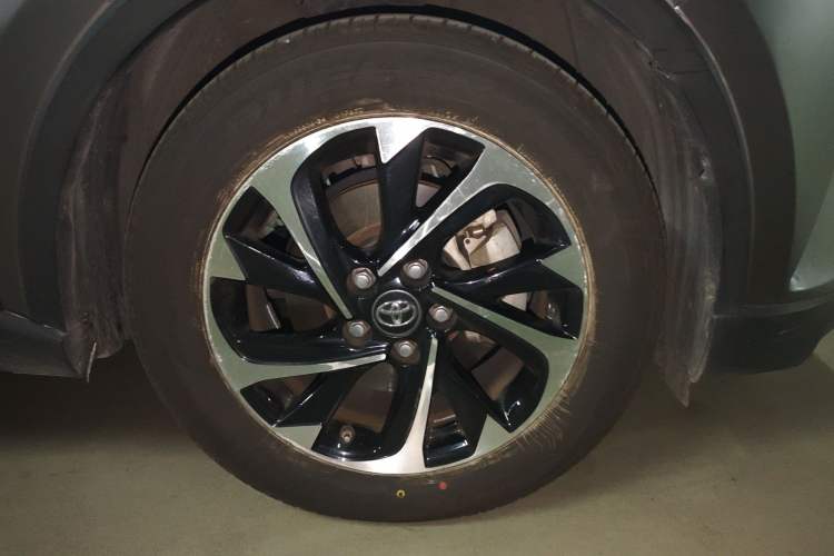 Used Toyota IZOA 2020 2.0L Yichi Version Exterior 7
