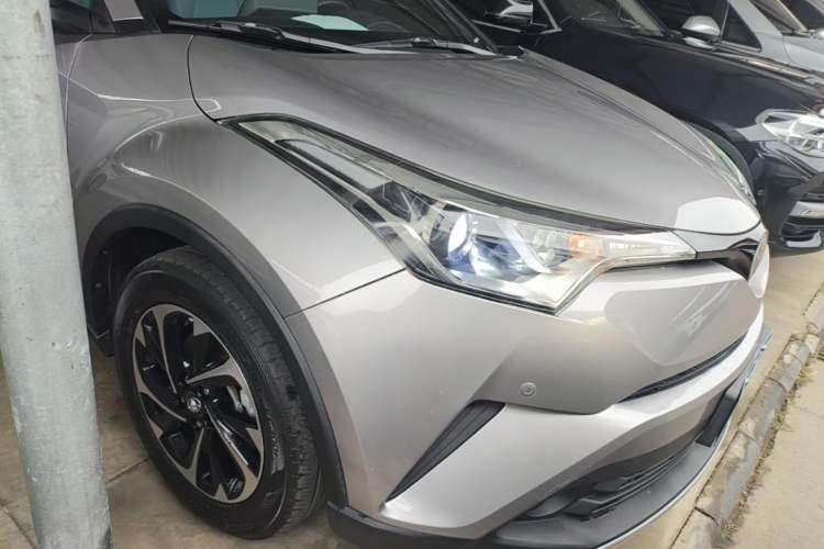 Used Toyota IZOA 2020 2.0L Yi Xiang CARE Front Right 45 Deg