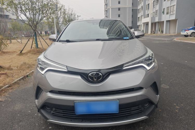 Used Toyota IZOA 2020 2.0L Yichi Version Front