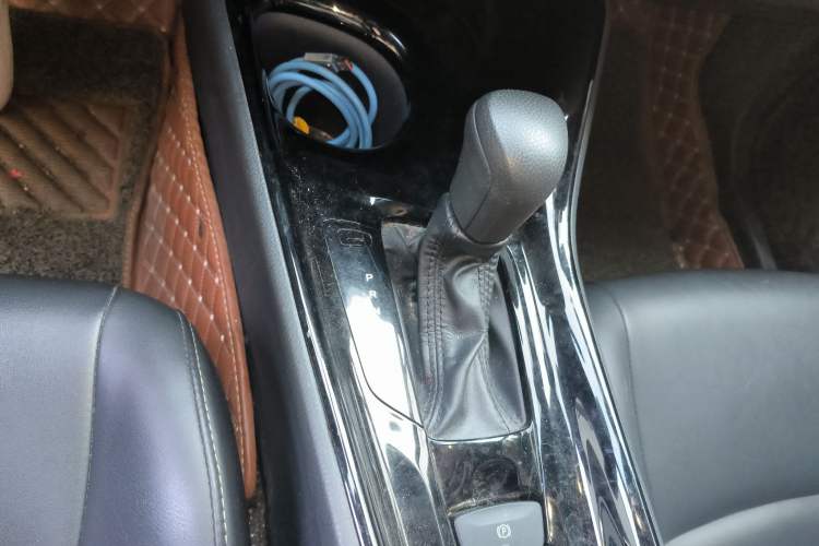 Used Toyota IZOA 2020 2.0L Yi Xiang CARE Gear Lever