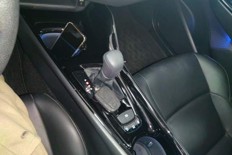 Used Toyota IZOA 2020 2.0L Enjoy Edition Gear Lever