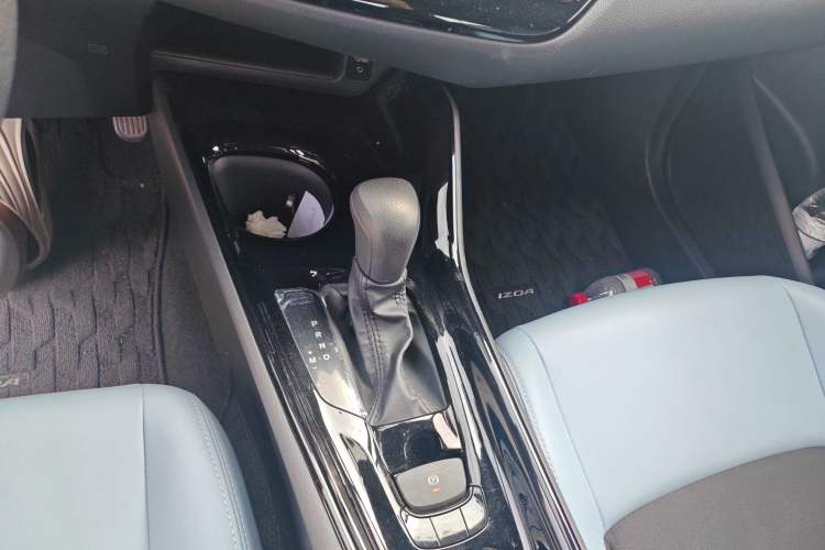 Used Toyota IZOA 2020 2.0L Yi Xiang CARE Gear Lever
