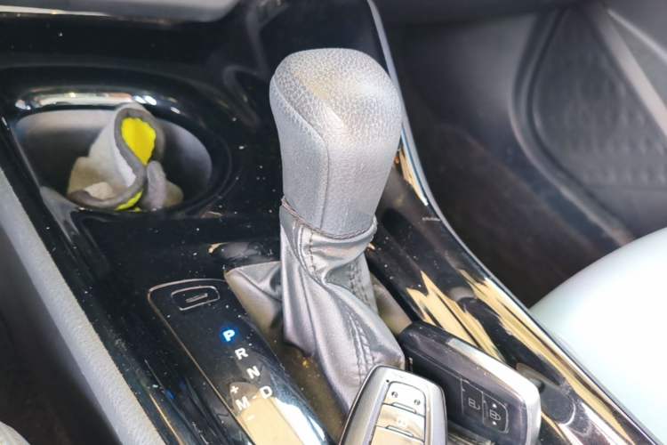 Used Toyota IZOA 2020 2.0L Yi Xiang CARE Gear Lever