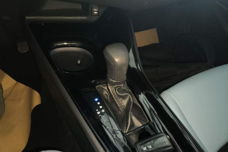 Used Toyota IZOA 2020 2.0L Yi Xiang CARE Gear Lever