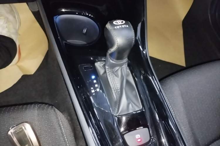 Used Toyota IZOA 2020 2.0L Enjoy Edition Gear Lever