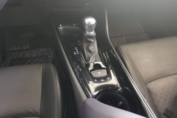 Used Toyota IZOA 2020 2.0L Yichi Version Gear Lever