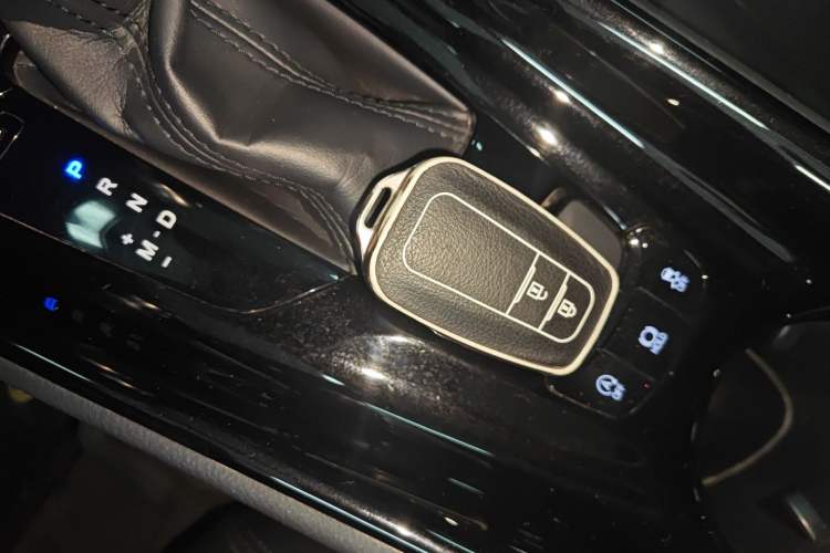 Used Toyota IZOA 2020 2.0L Yichi Version Interior 1
