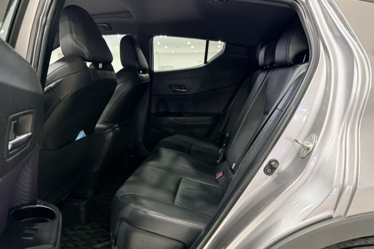 Used Toyota IZOA 2020 2.0L Enjoy Edition Interior 2