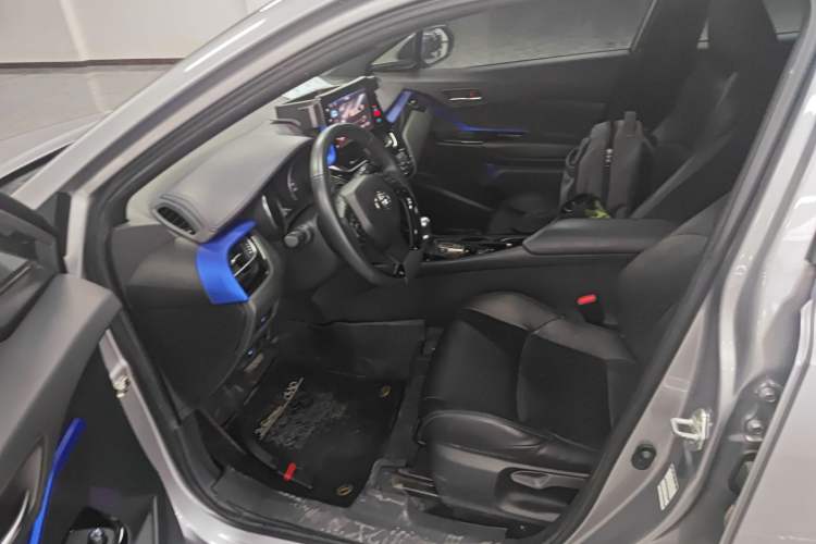 Used Toyota IZOA 2020 2.0L Yichi Version Interior 3