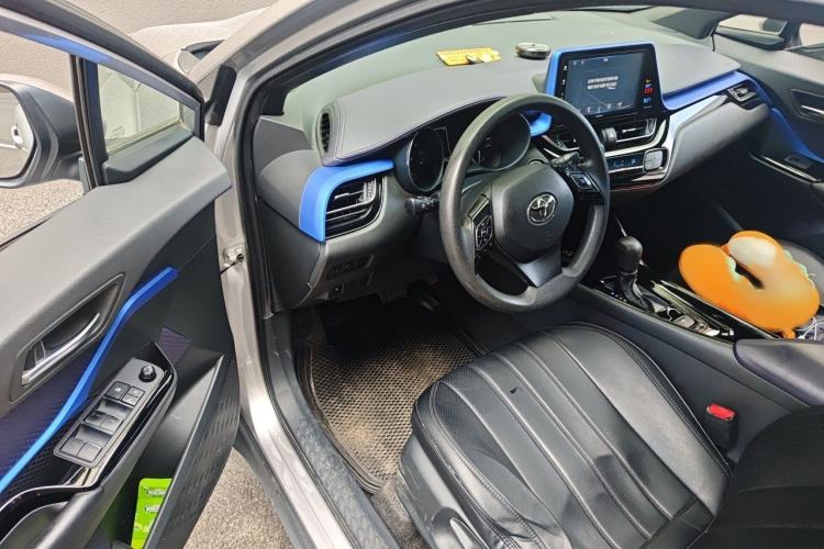 Used Toyota IZOA 2020 2.0L Enjoy Edition Interior 3