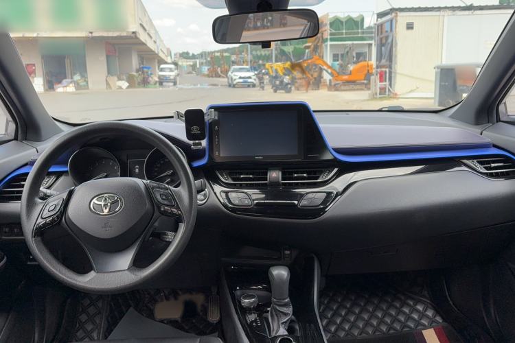 Used Toyota IZOA 2020 2.0L Enjoy Edition Interior 3