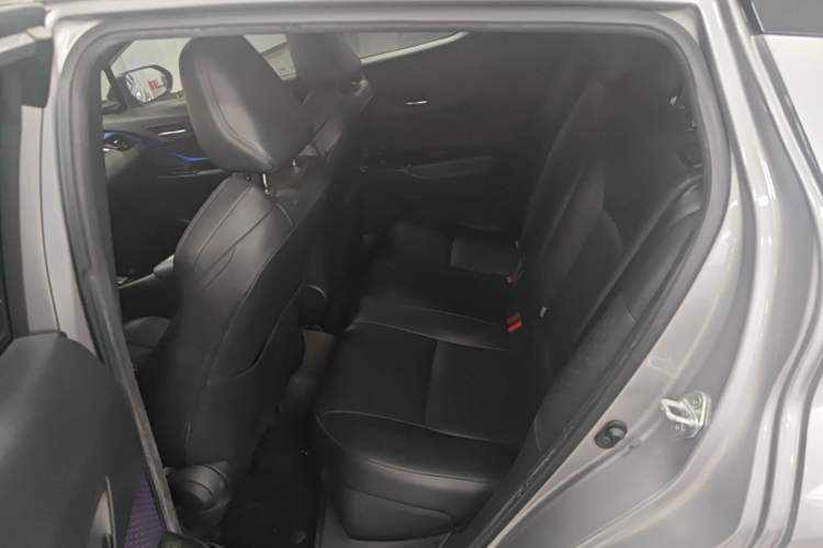 Used Toyota IZOA 2020 2.0L Yichi Version Interior 4