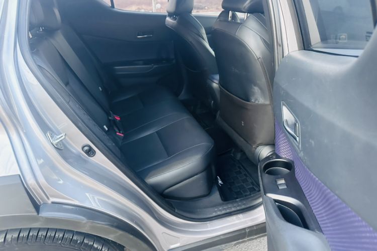 Used Toyota IZOA 2020 2.0L Yichi Version Interior 4