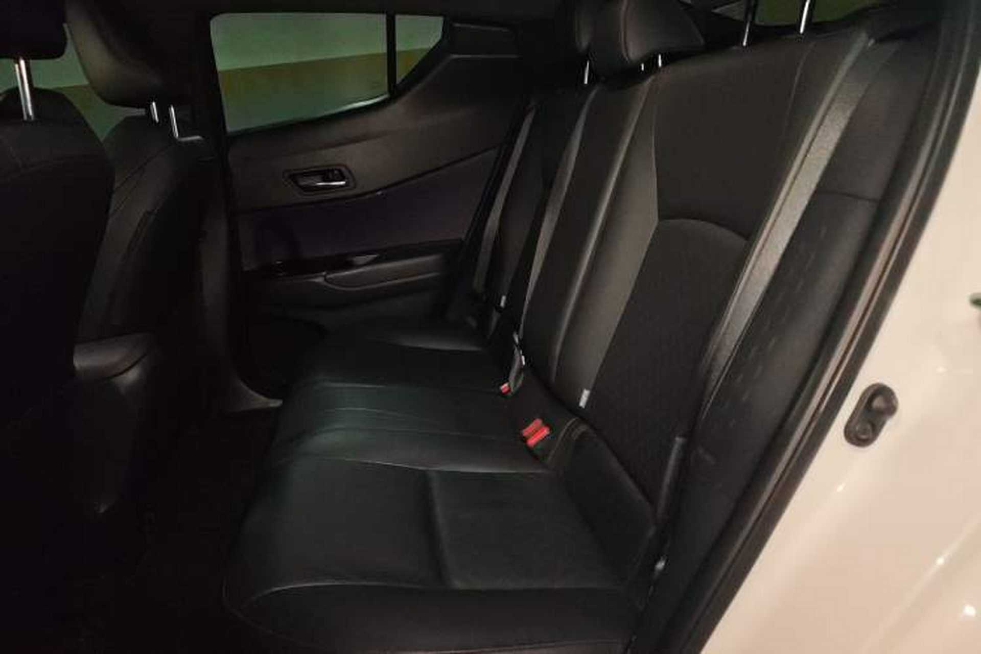 Used Toyota IZOA 2020 2.0L Yichi Version Interior 4