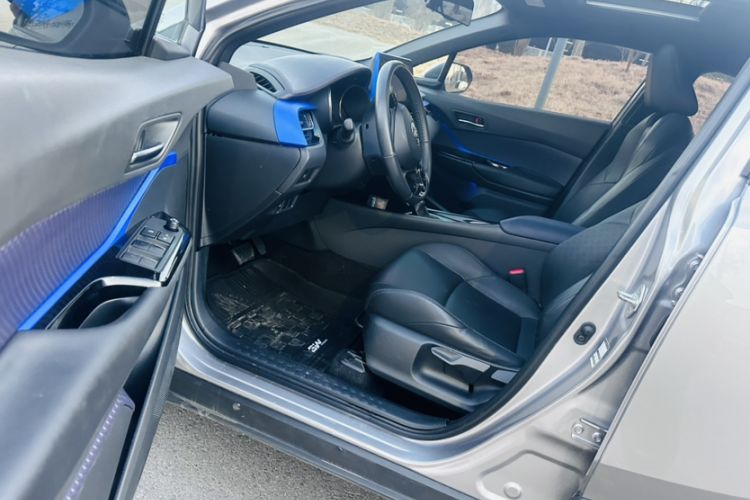 Used Toyota IZOA 2020 2.0L Yichi Version Interior 5