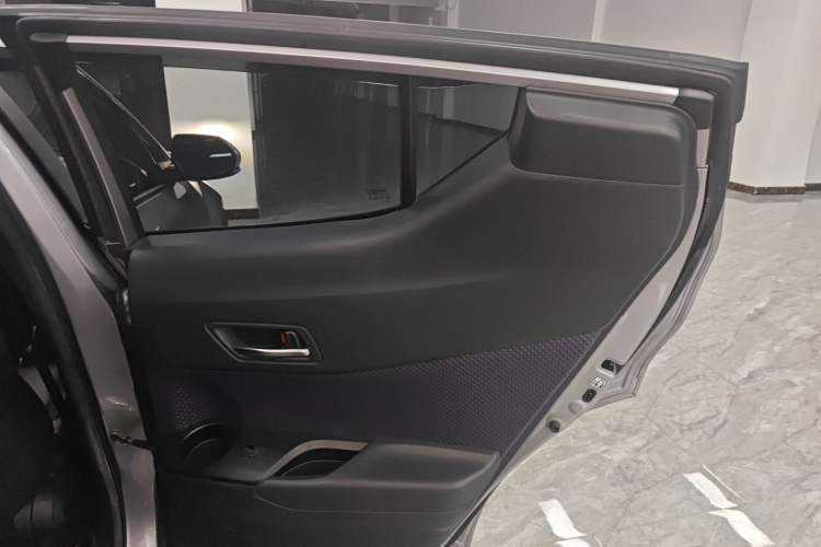 Used Toyota IZOA 2020 2.0L Yichi Version Interior 6
